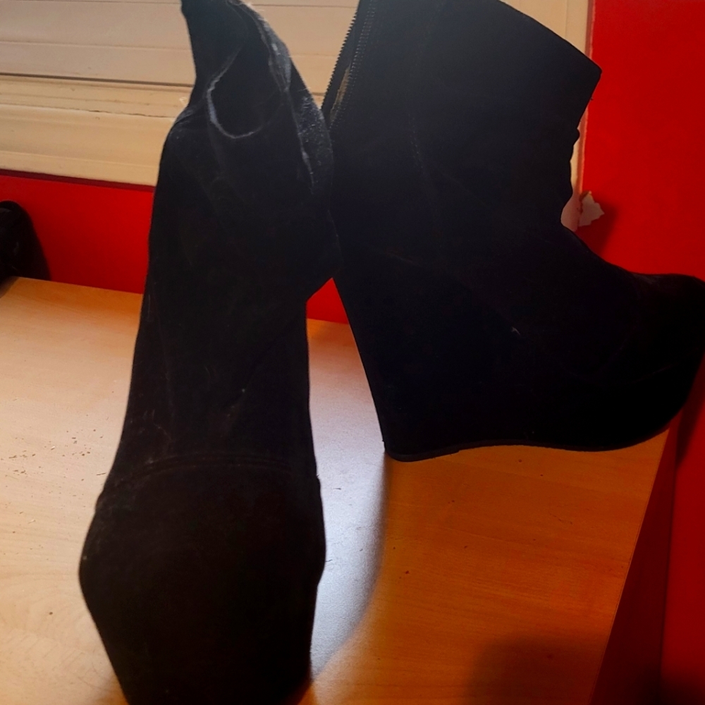 Wedged shoes